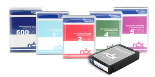 Cartouches de données RDX en différentes tailles allant de 500 Go à 5 To, avec une cartouche noire au premier plan.